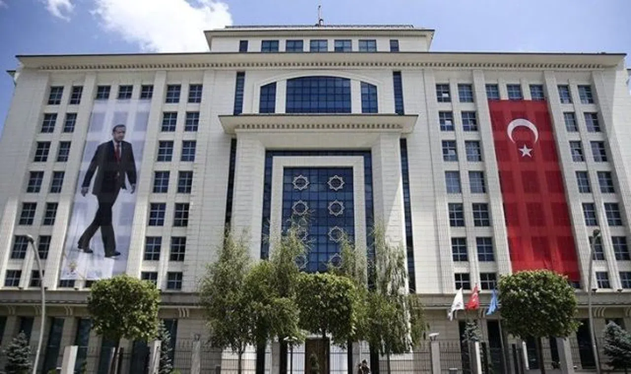 AK Parti milletvekili aday listesini YSK'ye sundu