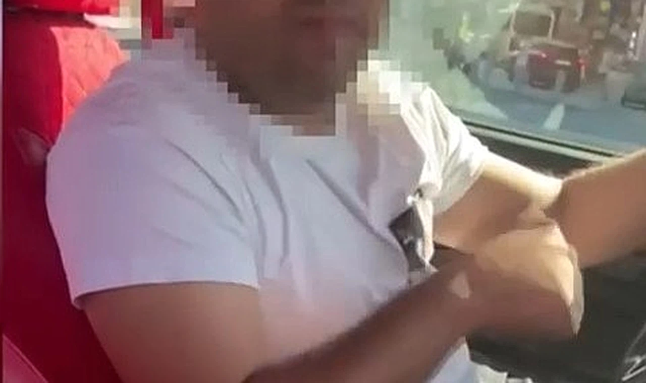 Yolcu seçtiği için "Polisten kaçıyorum" bahanesi uyduran taksicinin konuştuğu kişi sivil polis çıktı