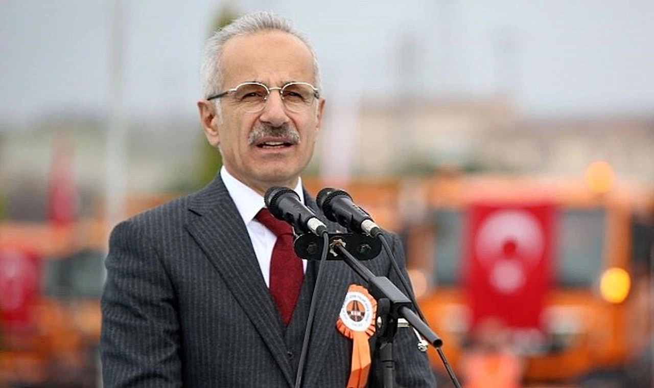 Bakan Uraloğlu açıkladı: Instagram ile görüşmeler sonuçsuz kaldı