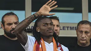 Rafael Leao İstanbul'a indi! Galatasaray taraftarına ilk mesaj