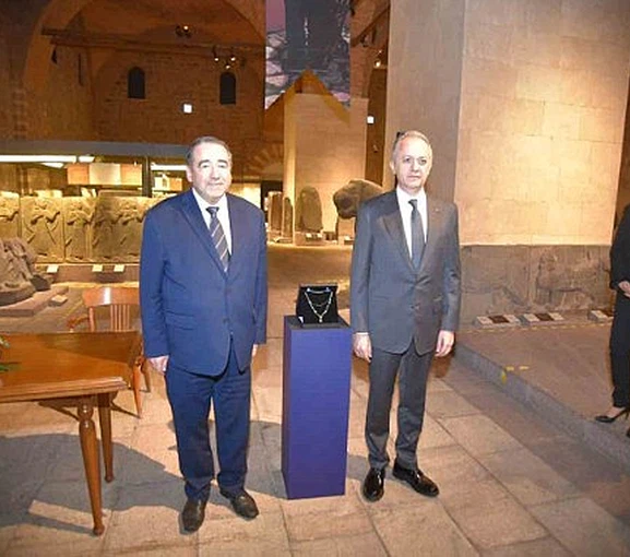 Türkiye tarihi kolyeyi Peru'ya iade etti