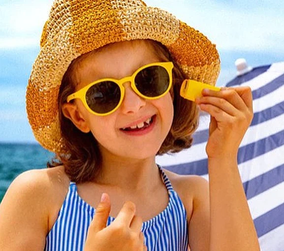 Güneş Kremi Kullanmak Neden Önemlidir ve Doğru Ürün Nasıl Seçilir?