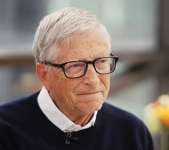 Bill Gates'ten yapay zeka uyarısı: "Kontrolü kaybedersek evcil hayvana dönüşürüz"