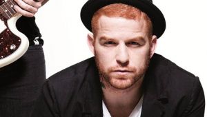 Athena Gökhan canlı yayında yaralandı