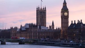 Birleşik Krallık virüse teslim