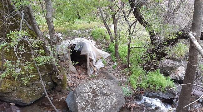Hakurk'ta terör örgütü PKK'ya ait mağaralar imha edildi