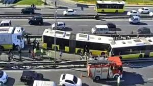 İstanbul’da İki Metrobüs Çarpıştı