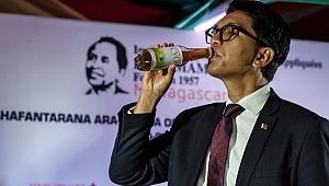 Koronavirüs ilacını ilk o içti