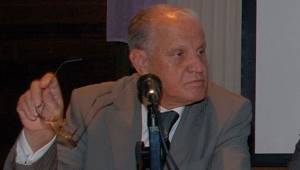 Ünlü profesör virüse yenildi