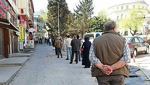 Sosyal Mesafeli Et Kuyruğu