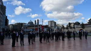 Taksim'de 23 Nisan töreni