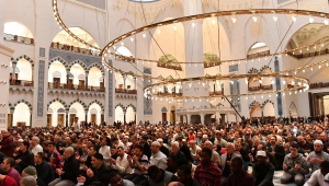 Teravih namazı nasıl kılınır, evde namaz kılınır mı?