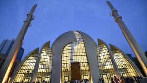 Almanya'da camiler ibadete açılıyor