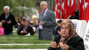 EGM'den Anneler Günü'ne özel klip