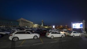 İzmir'de 'arabalı sinema' etkinliği düzenlendi