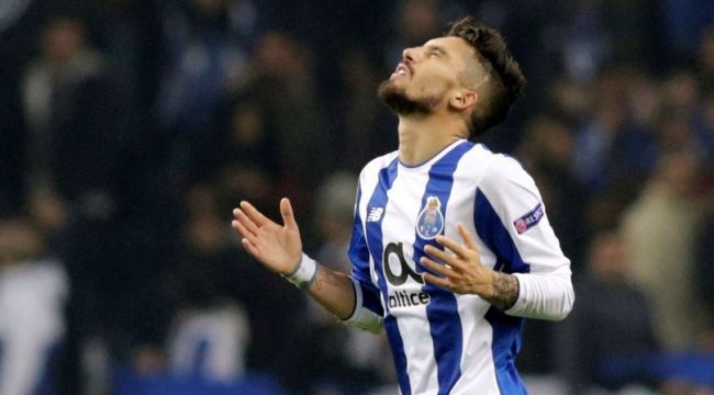 Alex Telles'ten Galatasaray'a 14 milyon lira!