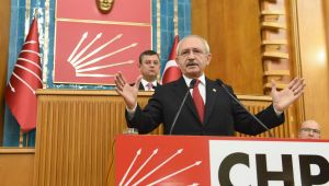 CHP grup toplantısında dikkat çeken maske!