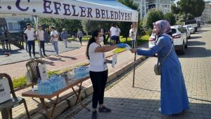 Efeler Belediyesi YKS'ye girenlere maske ve dezenfektan dağıttı