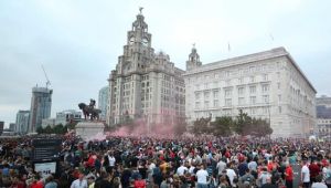 30 yıl sonra gelen şampiyonluk çılgınca kutlanıyor