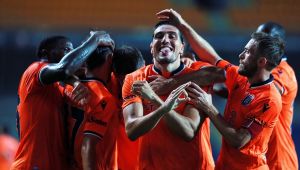 Lider Başakşehir zirveyi bırakmadı