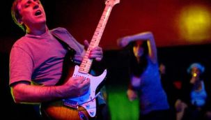 Red Hot Chili Peppers'ın gitaristi hayatını kaybetti