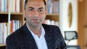 Yılın köşe yazısı ödülü Murat Ağırel'e