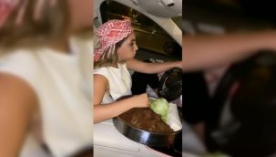 Aleyna Dalveren adlı sürücü seyir halindeyken bağdaş kurdu, çiğköfte yedi 