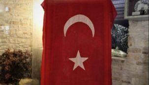 Avustralyalı askerin ülkesine götürdüğü Türk bayrağı yüz yıl sonra vatanına döndü