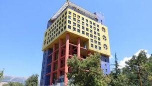 Kahramanmaraş'ta bulunan 'dünyanın en saçma binası' yıkılıyor