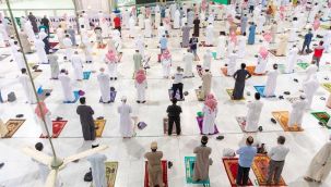 Kabe'de 7 ay sonra cemaatle namaz kılındı