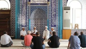 İçişleri Bakanlığı'ndan 20 yaş altı ve 65 yaş üstüne 'cuma namazı' düzenlemesi