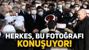 Erdoğan'ın katıldığı cenazedeki fotoğraf tartışma konusu oldu