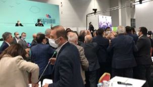 İBB Meclisi'nde arbede