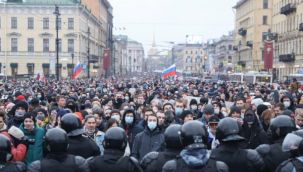 Rusya'da Navalni destekçileri yeniden sokağa döküldü!