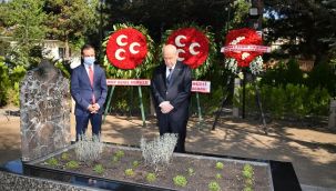 Devlet Bahçeli, Alparslan Türkeş'in kabrini ziyaret etti