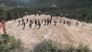 Pamukkale'ye yapılacak olan otoyol için kurulan taş ocağının tesisini köylüler bastı!