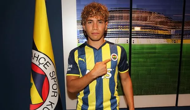Fenerbahçe'den sol bek transferi: Çağtay Kurukalıp'ı açıkladı!