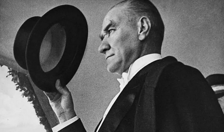 İlber Ortaylı: 'Atatürk dünya tarihinin nadiren gördüğü bir dehadır'