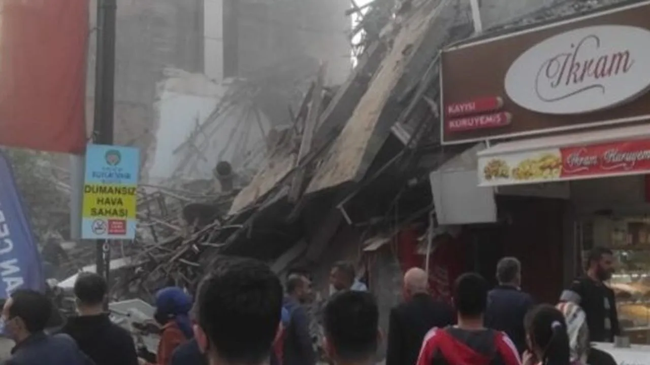 Malatya'da bina çöktü! Valilikten ilk açıklama geldi