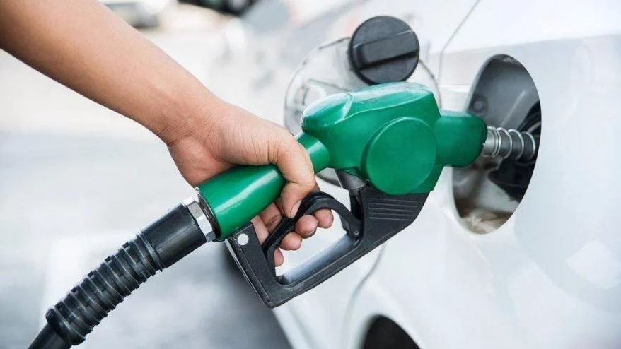 Benzin ve motorine indirim geldi: Pompaya yansımayacak