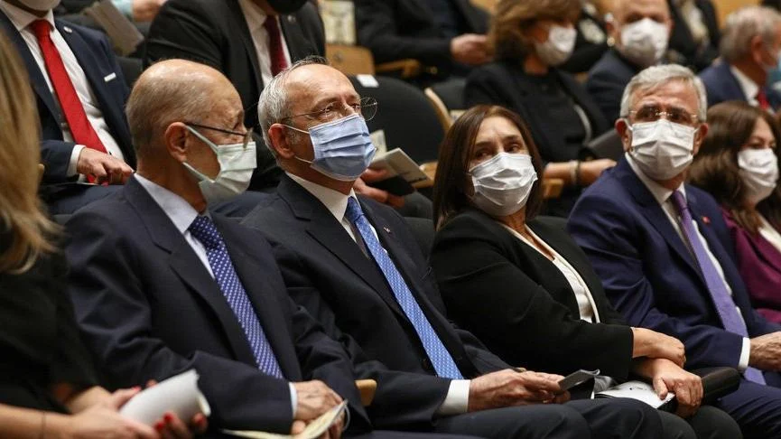 Kemal Kılıçdaroğlu ve Ahmet Necdet Sezer birlikte konsere katıldı