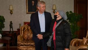 Mansur Yavaş, Türkiye'nin konuştuğu Zehra Teyze ile bir araya geldi