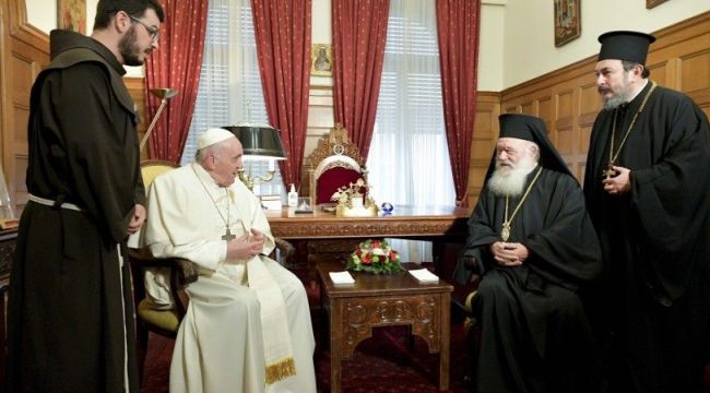 Papa'ya "Sen bir kafirsin" diyen Ortodoks rahip gözaltına alındı!