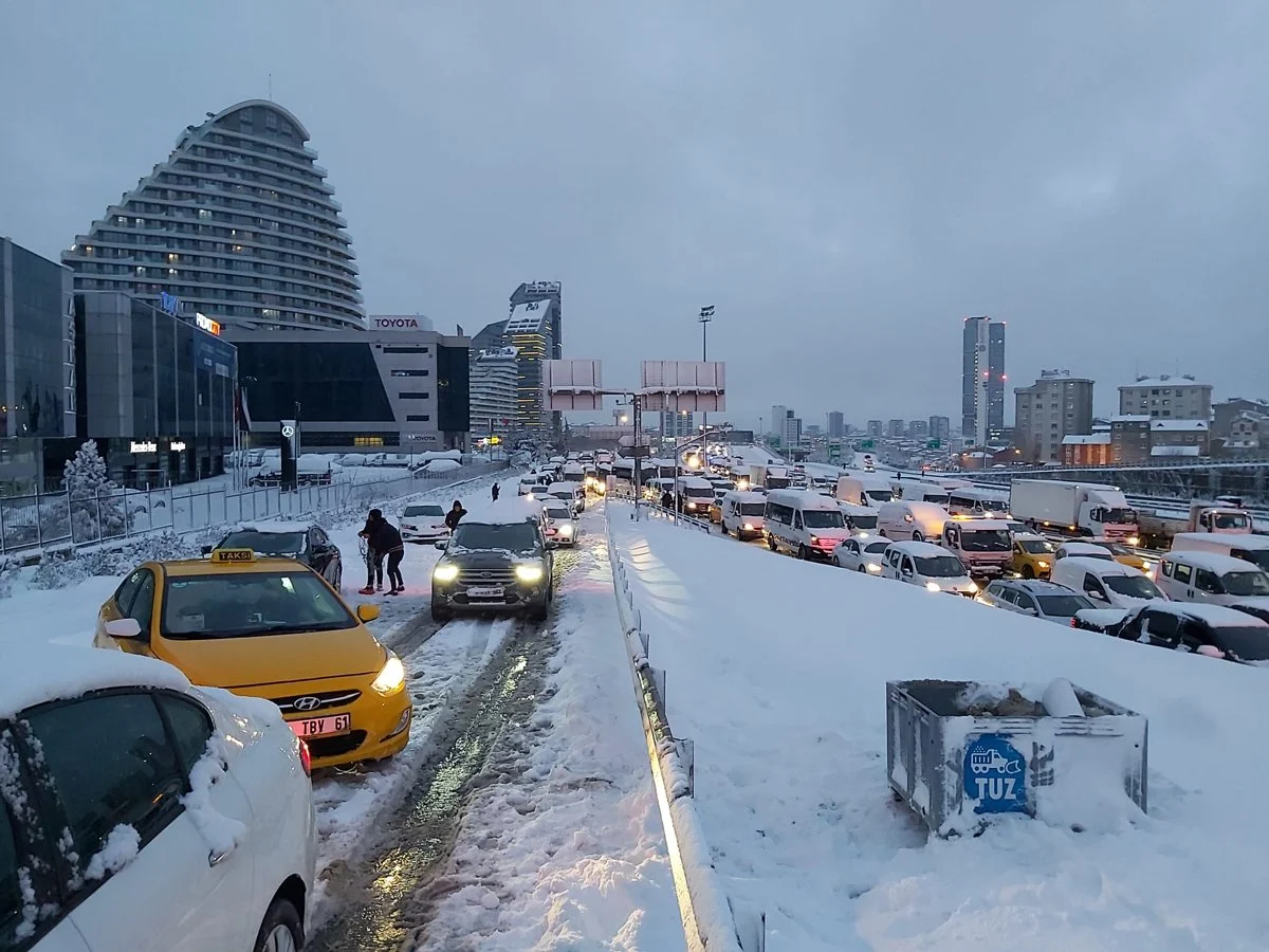 İstanbul’da özel araçların trafiğe çıkması yasaklandı