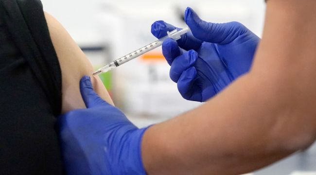 Koronavirüste yeni karar: Aşı olmayanlar vergi ödeyecek