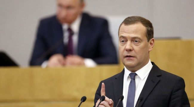 Medvedev: Artık birbirimize silahların dürbününden bakabiliriz
