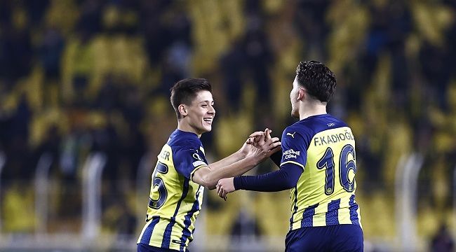 Fenerbahçe açıkladı: 6 futbolcuyla imza! Ferdi Kadıoğlu ve Arda Güler...