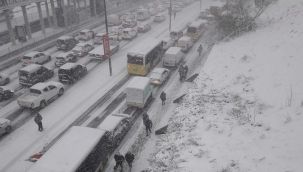 İstanbul Valiliği saat verdi: Trafiğe çıkmayın!