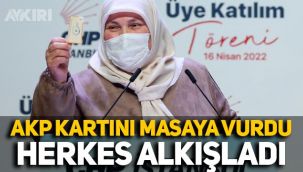 CHP'ye üye olan kadın AKP kartını masaya vurdu, herkes alkışladı