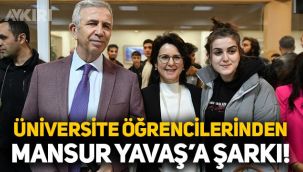 Üniversite öğrencilerinden Mansur Yavaş'a sürpriz: Şarkı söylediler